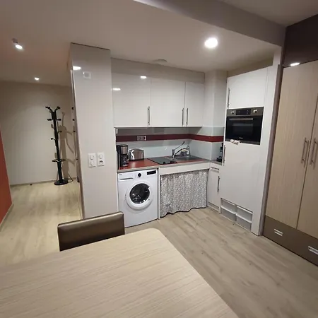 Lägenhet Moderne Pmr Avec Balcon Et Parking A - Fr-1-555-102